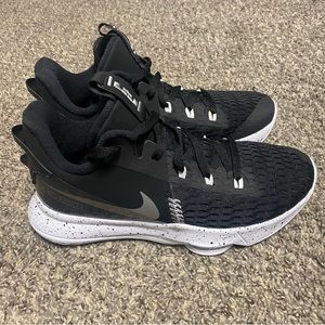 Lebron James witness 5’s men’s size 10 New